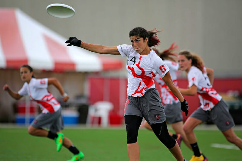 Stanford's Monisha White pulls. Photo: Alex Fraser -- UltiPhotos.com