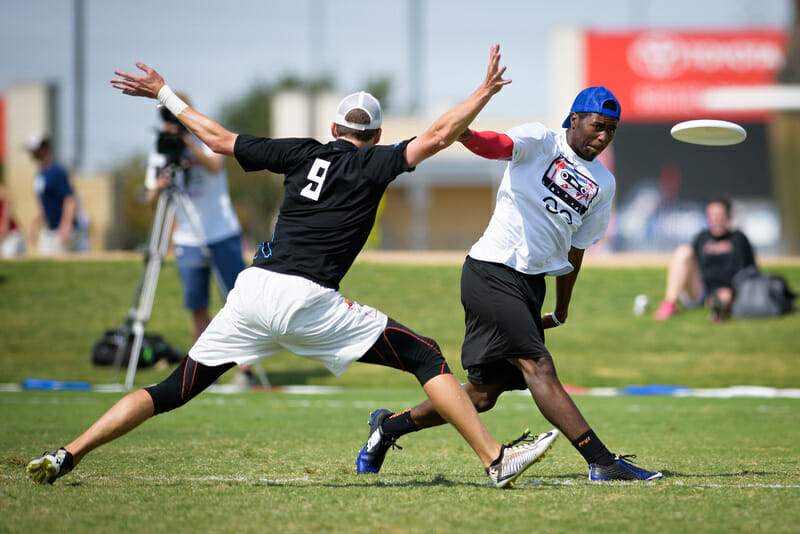 Seattle Mixtape's Khalif El-Salaam hucks the disc. Photo: Paul Andris -- UltiPhotos.com