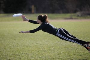 A Wisconsin cutter makes an impressive bid at QCTU16. Photo: Christina Schmidt -- UltiPhotos.com