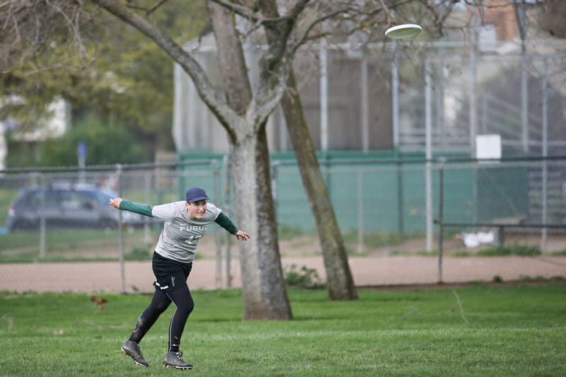 Ella Hanson pulls for Oregon Fugue. Photo: Rodney Chen -- UltiPhotos.com