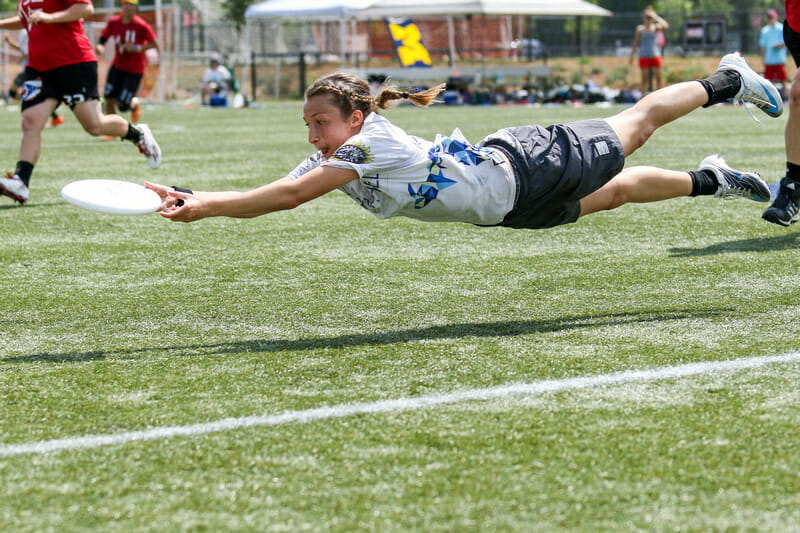 Michigan's Callahan finalist, Hannah Henkin, makes the layout grab. Photo: Paul Rutherford -- UltiPhotos.com