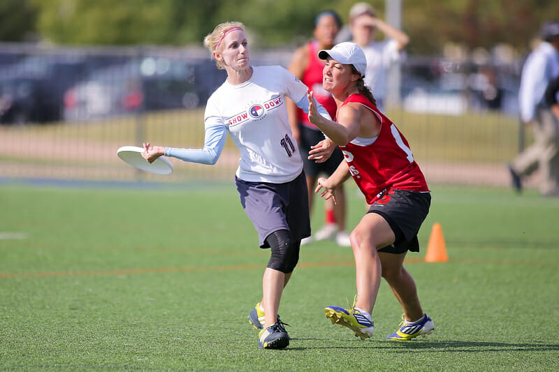 Katey Forth competing with showdown at the 2015 Club Championships. Photo: Alex Fraser -- UltiPhotos.com