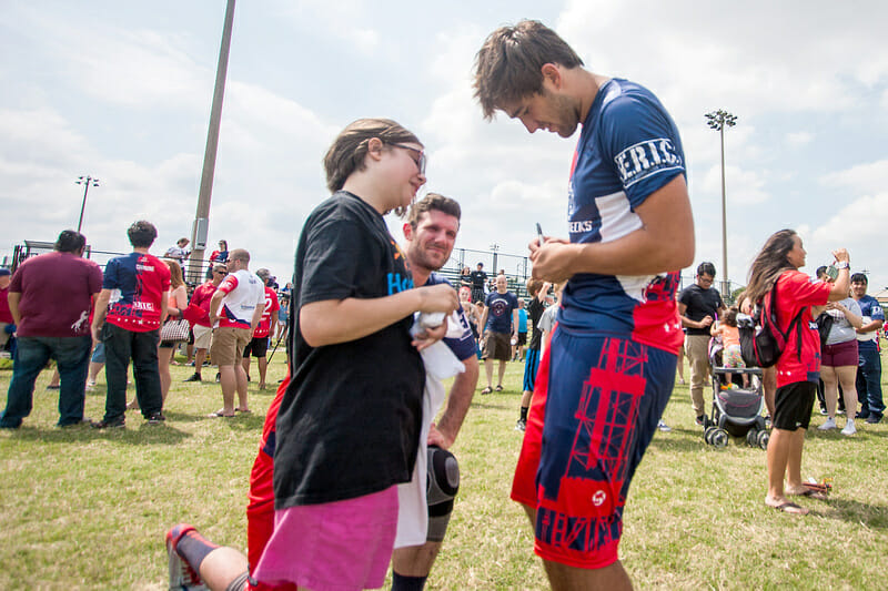 The Dallas Roughnecks' Jimmy Mickle signs an autograph. Photo: Daniel Thai -- UltiPhotos.com