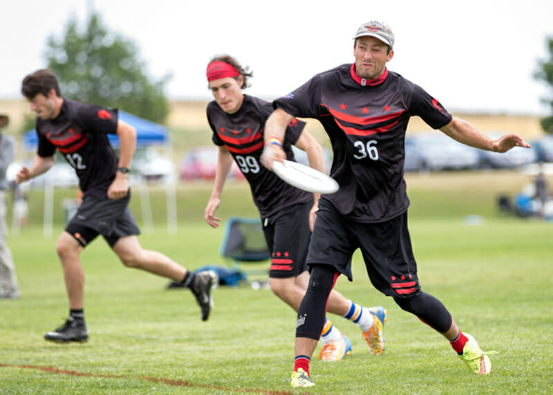 Truck Stop's Nicky Spiva pulls in the Pro-Elite Challenge final. Photo: Ken Forman -- UltiPhotos.com