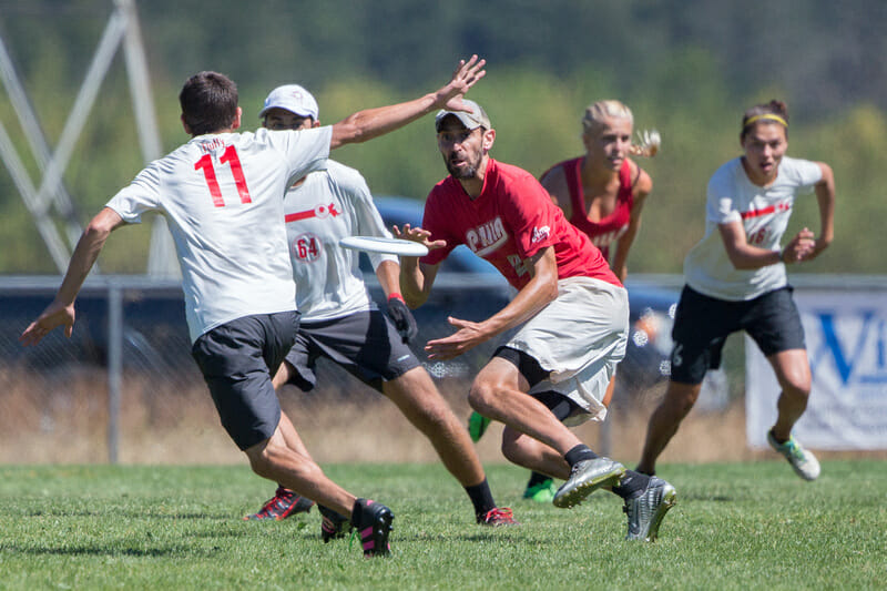 AMP v. Slow White in the Pro Flight Finale's finale. Photo: Rodney Chen -- UltiPhotos.com