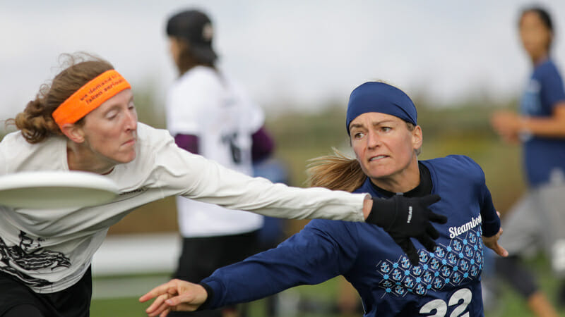 Brittany Winner (Steamboat #22) makes a throw during Pool Play at the USA Ultimate Club National Championships. Photo: Christina Schmidt -- UltiPhotos.com