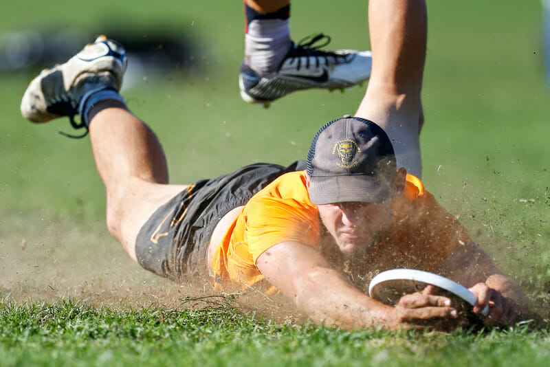 Dig's Jeff Babbitt lays out in the game-to-go. Photo: Paul Rutherford -- UltiPhotos.com