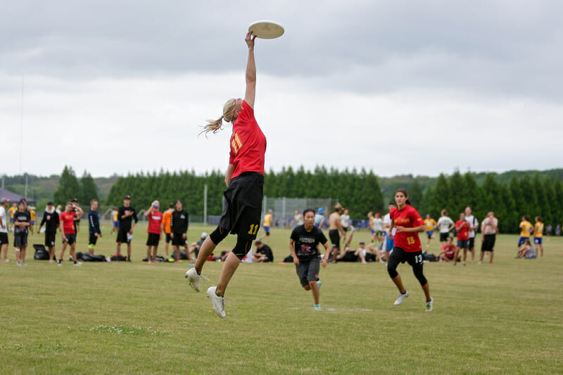 Katey Forth of Showdown gets up for a grab at the 2016 US Open.