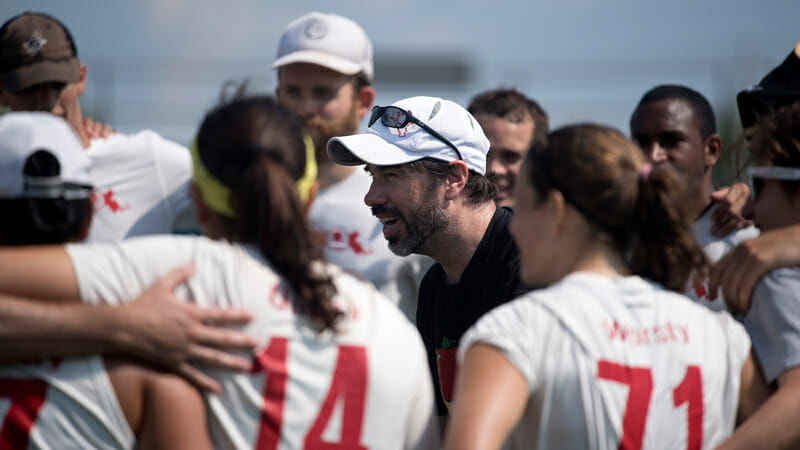 Slow White's Marshall Goff addresses his team. Photo: Jolie J Lang -- UltiPhotos.com