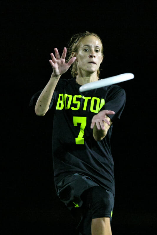 Brute Squad's Kami Groom makes a catch during the 2015 All Star Ultimate Tour. 