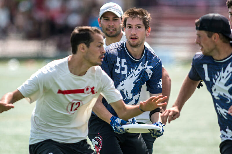 Drag'n Thrust looking for a tight dump pass at the 2015 Cub Championships. Photo: Daniel Thai -- UltiPhotos.com