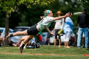 Notre Dame's Julia Butterfield gets huge to try to make the catch at the 2017 D-I College Championships.