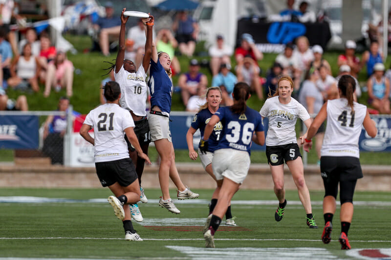 Colorado's Katiana Hutchinson leaps for a grab against Pittsburgh in the semifinals of the 2018 College Championships.