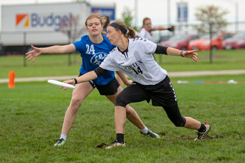 St. Olaf's Tulsa Douglas releases a backhand against Bates in the 2018 D-III College Championship final.