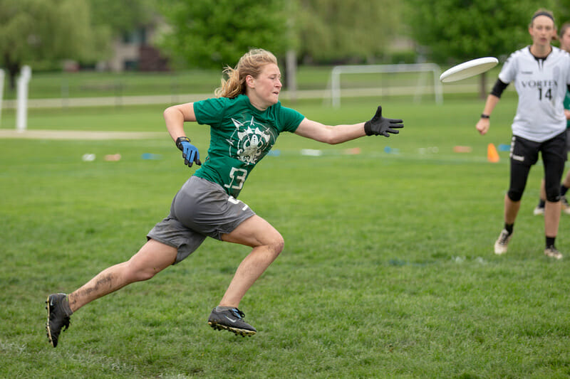 Puget Sound's Emma Piorier attacks the disc at the 2018 D-III College Championships.