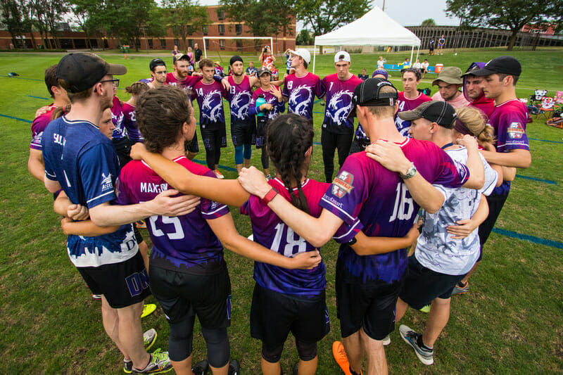 Minneapolis Drag'n Thrust huddles up before their showcase game at the 2018 U.S. Open.