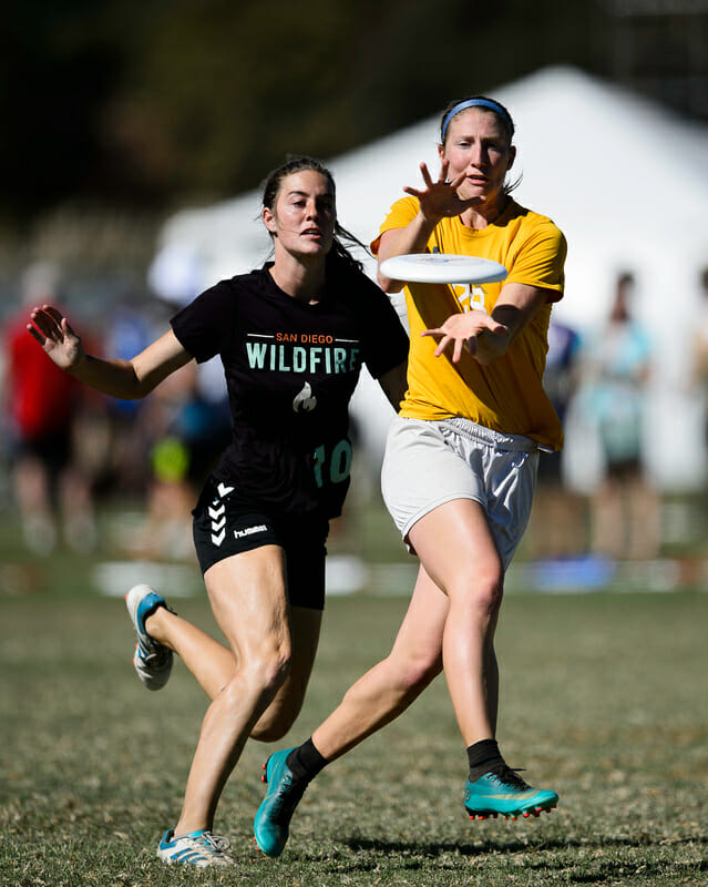 Fury's Lisa Couper against Wildfire at the 2018 Club National Championships.