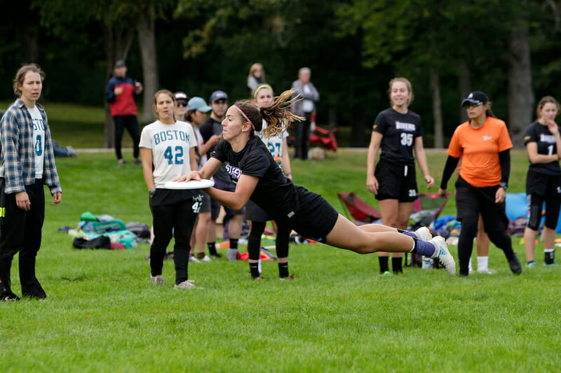 6ixers' Britt Dos Santos at 2018 Northeast Regionals.