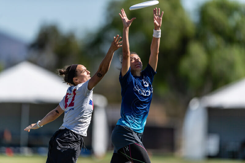 Ozone's Maddy Frey against Molly Brown at the 2018 Club National Championships.