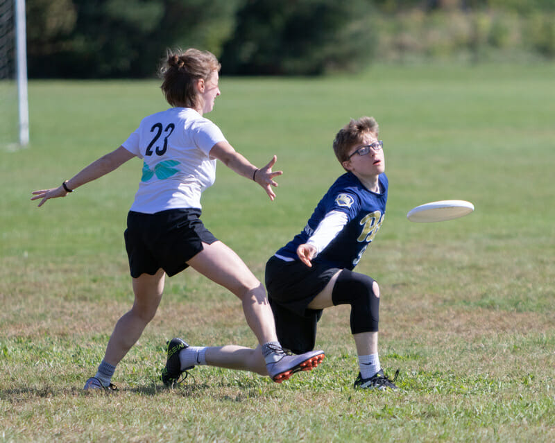 Pittsburgh's Miranda Kosowsky throws a backhand at fall tournament, Force Freedom 2018.