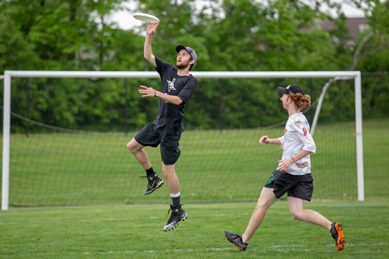 Bowdoin's Conor Belfield makes a catch at D-III Nationals 2019.