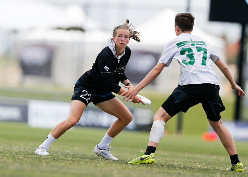 North Carolina's Anne Worth during the semifinal round of the 2019 D-I College Championships.