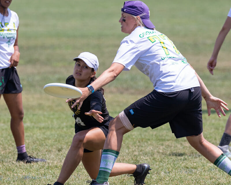 Sharon Yee of Rival throws past Jillian Goodreau of Underground in the Select Flight Invite East 2019 final. Photo: Kevin Wayner -- UltiPhotos.com