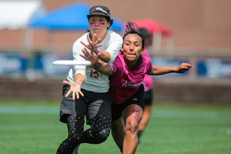 Revolution's Ximena Montaña and Riot's Bailey Zahniser fight for the disc at the 2019 US Open. Photo: Alex Fraser -- UltiPhotos.com