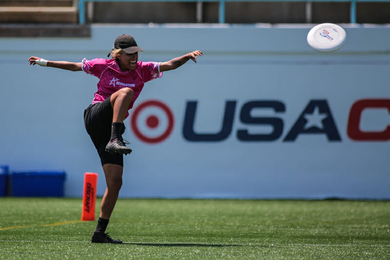 Manuela Cardenas has nailed the kick spike at the 2019 US Open. Photo: Alex Fraser -- UltiPhotos.com