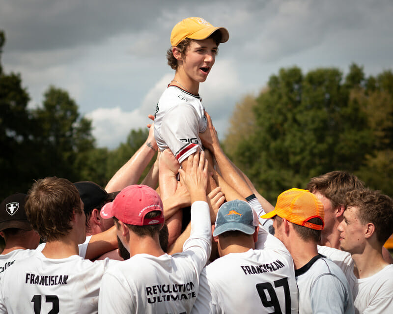 The return of college season comes with a slew of odd rituals, like this Franciscan Fatal huddle at Force Freedom 2019. Photo: Kevin Wayner -- UltiPhotos.com