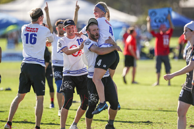 Minneapolis Drag'n Thrust celebrate their quarterfinal victory at the 2019 Club Championships. Photo: Paul Rutherford -- UltiPhotos.com