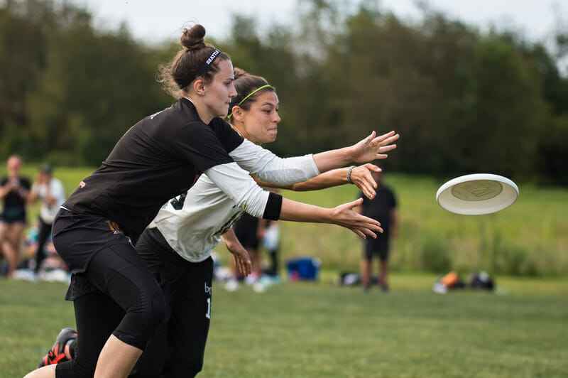 Seattle Riot's Qxhna Titcomb and Boston Brute Squad's Erin Rea vie for the disc at the 2019 Pro Championshps. Photo: Paul Andris -- UltiPhotos.com