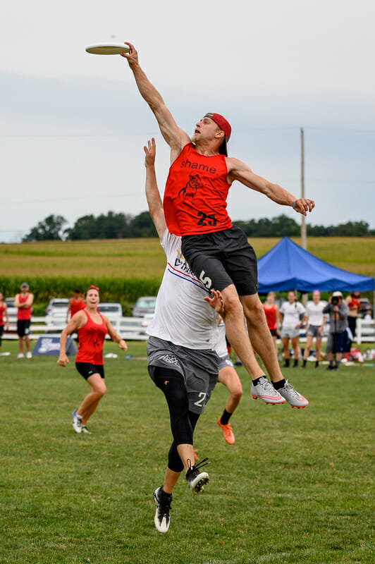 Fort Collins shame.'s Nick Snuszka makes a play way above the rim at the 2019 Pro Championships. Photo: Sam Hotaling -- UltiPhotos.com