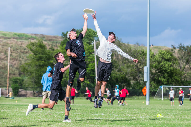 Crosstown Denver rivals Inception and Johnny Bravo clash for the first time of the weekend at 2019 South Central Club Regionals. Photo: Marshall Morris -- UltiPhotos.com