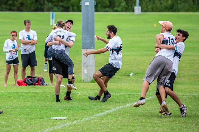 Dallas Public Enemy celebrates qualifying for Nationals at 2019 South Central Club Regionals. Photo: Marshall Morris -- UltiPhotos.com