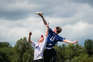 Brian "Strings" Schoenrock skies AMP's Sean Mott at the 2019 Pro Championships final. Photo: Paul Andris -- UltiPhotos.com