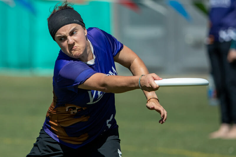 Tucson's Laura Prelsnik playing with Venom. Photo: Rodney Chen -- UltiPhotos.com