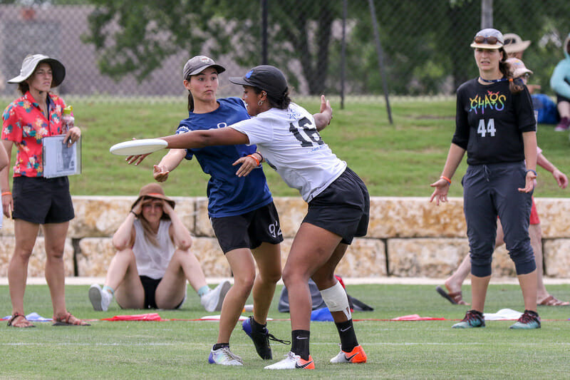 UCSD's Lauren Hanna and Western Washington's Samiya Ismail could be two of the top players at President's Day Invite this weekend. Photo: Paul Rutherford -- UltiPhotos.com