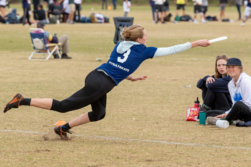 Tufts' Margo Urheim dives for a catch in the final of Stanford Invite 2020. Photo: Rodney Chen -- UltiPhotos.com