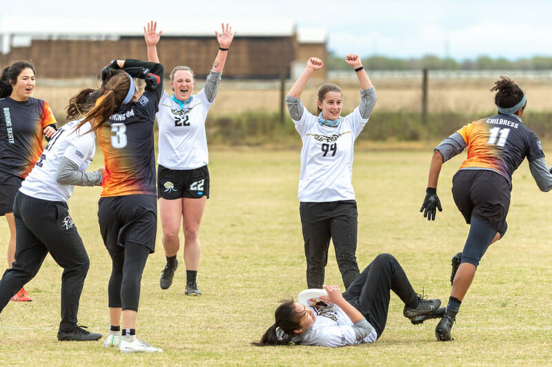 Colorado players celebrate a goal against UC Santa Barbara at Stanford Invite 2020. Photo: Rodney Chen -- UltiPhotos.com