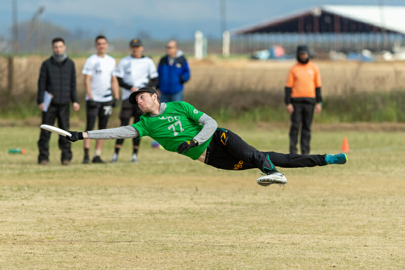 Oregon's Kit Tyler goes fully horizontal at Stanford Invite 2020. Photo: Rodney Chen -- UltiPhotos.com