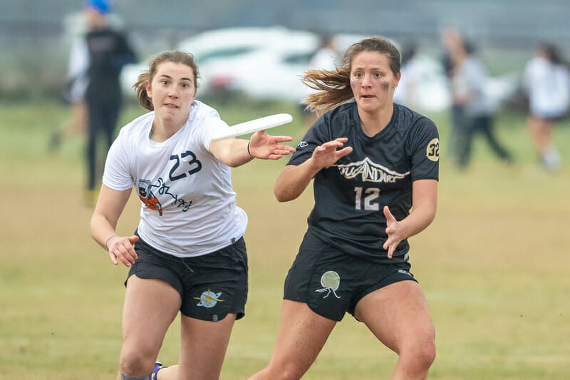 Carleton's Anika Thomas-Toth hunts for a block at the Stanford Invite 2020. Photo: Rodney Chen -- UltiPhotos.com