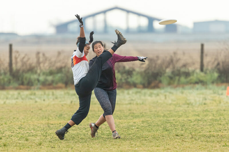 Jasmine Childress attempts an athletic footblock at Stanford Invite 2020. Photo: Rodney Chen -- UltiPhotos.com