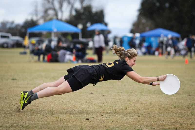 Carleton's Margaret Little makes the catch at Stanford Invite 2020. Photo: Kristina Geddert -- UltiPhotos.com