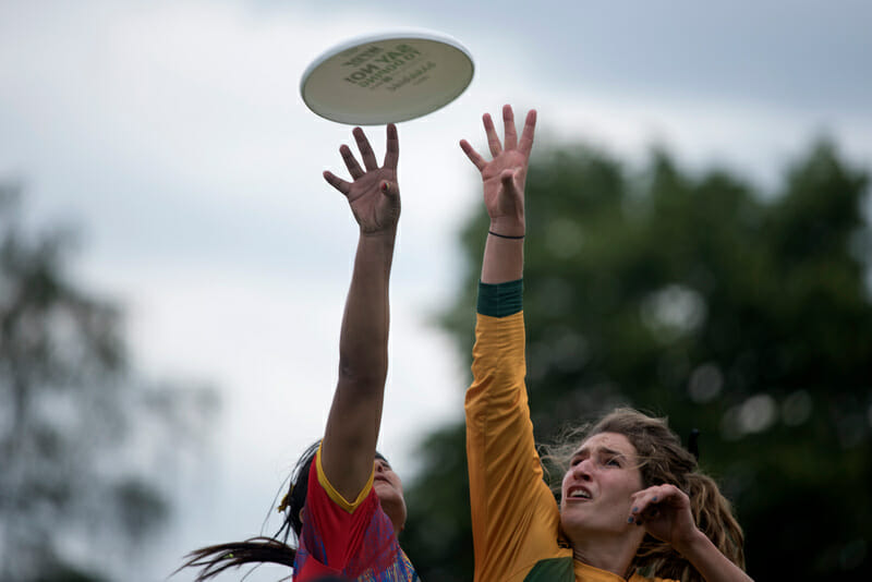 Colombia's Yina Cartagena and Australia's Cat Phillips battle for a disc at WUGC 2016. Photo: Jolie J Lang -- UltiPhotos.com