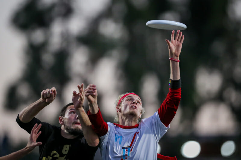 Jeff Babbitt and Joe White battle at the 2019 Club Championships. Photo: Paul Rutherford -- UltiPhotos.com