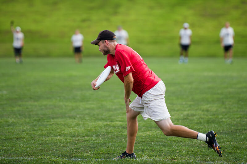 how-to-throw-a-backhand-in-ultimate-frisbee-features-ultiworld