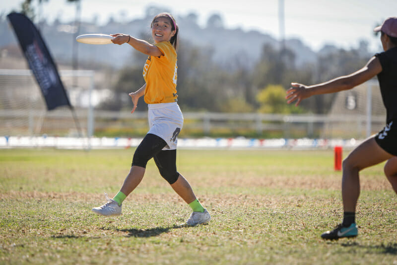 how-to-throw-a-backhand-in-ultimate-frisbee-features-ultiworld