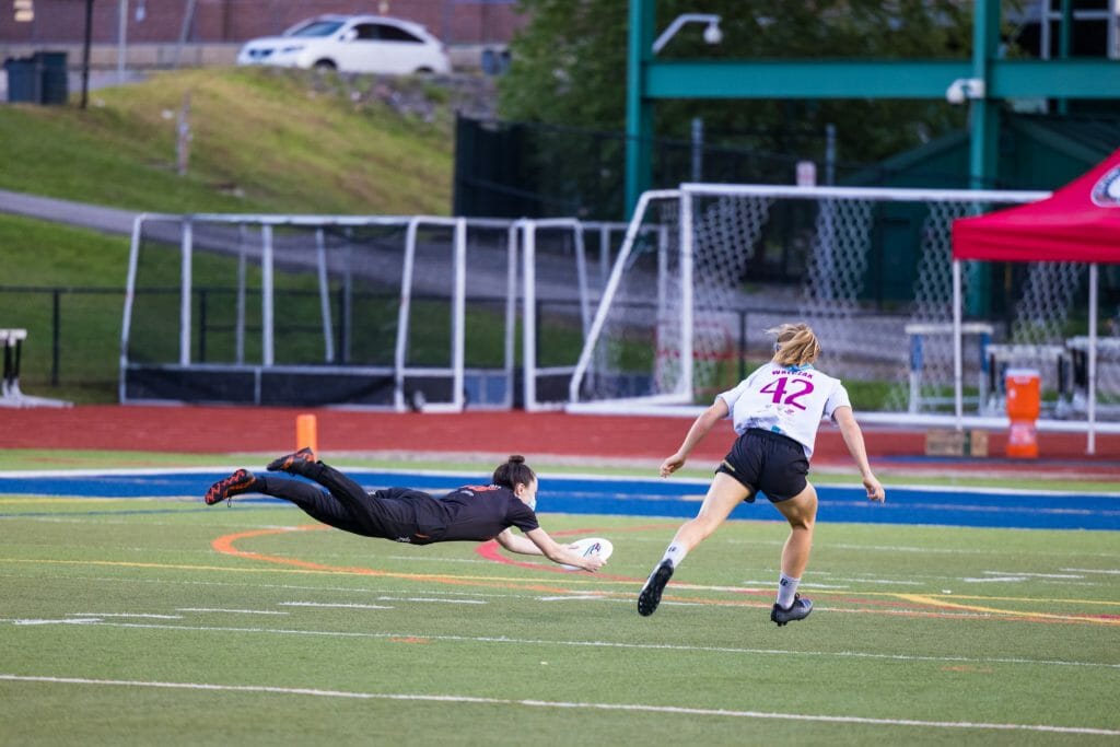 Austin Torch's Ronnie Eder makes the layout grab against Medellin Revo Pro at the 2021 PUL International Championship Series. Photo: Mark Lessard -- PUL.