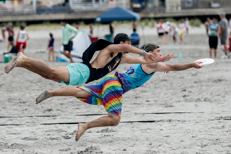 Players bid like crazy at Wildwood Beach, NJ. Photo: Sandy Canetti -- UltiPhotos.com